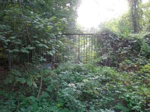 Obrázok - názov: Vstupná brána pre skládkou (skládka je oplotená a uzavretá)