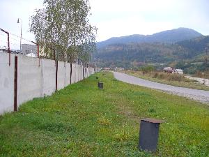 Obrázok - názov: Vrty situované za podzemnou tesniacou stenou využívané na čerpanie kontaminovanej vody (hydraulická clona).