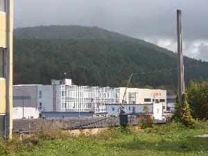 Obrázok - názov: Pohľad na časť areálu ZVS - zrekonštruované budovy.