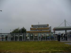 Obrázok - názov: Pohľad na vstup do závodu.