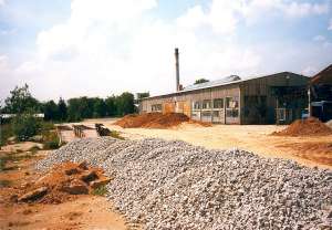 Obrázok - názov: Garážové dvory - záber z realizácie sanačných prác (HES-Comgeo, 2000).