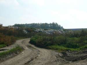 Obrázok - názov: Príjazdová cesta ku skládke odpadov.